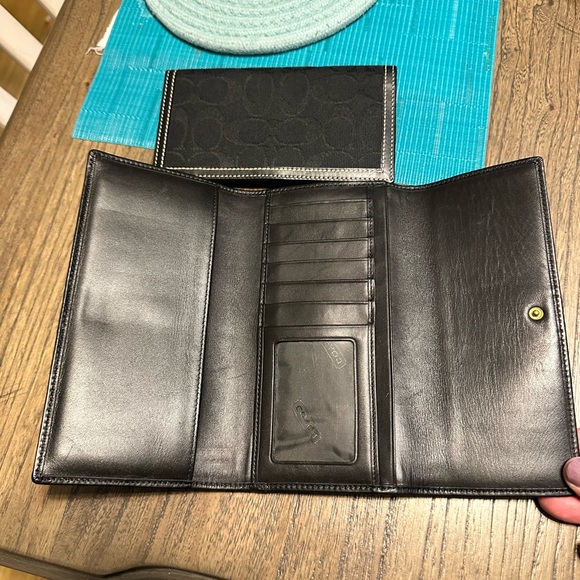 Coach Jacard snap wallet very nice condition - Picture 6 of 8